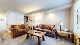 Horizons 4 #165 Condo - 3