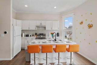 3BR City Chic Modern Apt - Central Location - 7