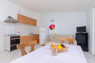 Apartments Laguna - Stomorska - 9