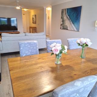 Kings Beachside Escape spacious apartment centrally located - Caloundra - 1