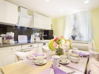 Sky Lodge Holiday Apartment - 8