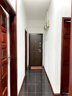 Nana’s Flat - 3