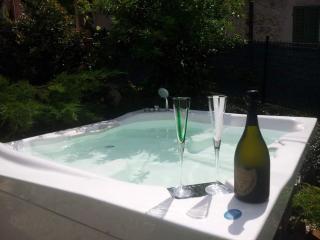 Lovely House with Two Jacuzzi - 9