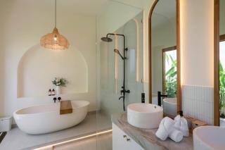 Villa Yuri - Stylish and Tropical Oasis 2BR Villa in Canggu - Canggu - 2