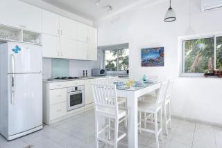 Tranquil Garden Retreat by Sea N' Rent - Tel Aviv - 2