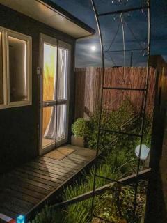 Minimalist Cabin Solo Traveller - 6