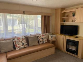 Lovely 8 Berth Caravan At St Osyth Beach Holiday Park Ref 28101G - 7