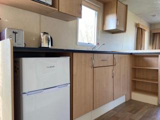 Lovely 8 Berth Caravan At St Osyth Beach Holiday Park Ref 28101G - 3