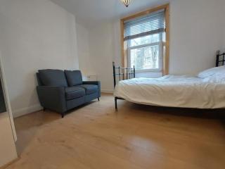 Newly refurbished studio - 4