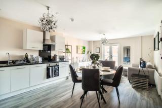 Spacious & Bright 2 Bed Apartment in Manchester - 8
