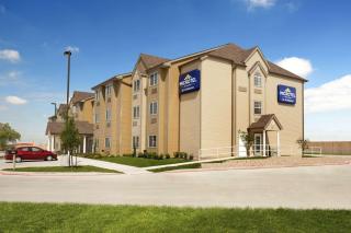 Microtel Inn & Suites by Wyndham Kenedy Karnes City - Kenedy - 9