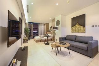 Voguish studio! Walk to Burj Khalifasleeps 3! - 4