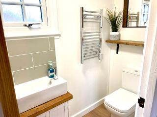 Clay Bank Huts, Roseberry Shepherds Hut - Ingleby - 5