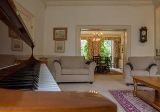 Large 8 Bedroom Georgian House in Central Chichester with Parking - Great for Groups & Celebrations! Chichester Holiday Properties - Chichester - 3
