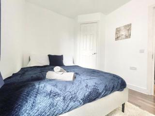Cozy Southampton Retreat: Free Parking for Contractors, Families, and Tourists - 5