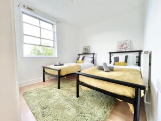 Cozy Southampton Retreat: Free Parking for Contractors, Families, and Tourists - 2