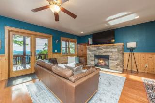 The Skybox Cabin Stunning Views HotTub Game Room - Swiss - 3