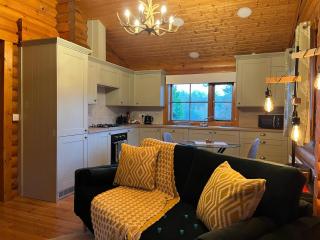 Romantic Log Cabin With Hot Tub - Leominster - 4