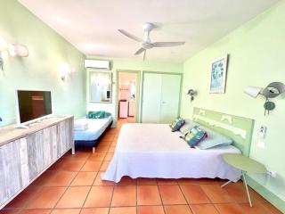 Guadeloupe- Saint-François- Résidence Anse des Rochers - Appartement quart de villa étage - vue mer- 4 personnes - Lit bébé sur demande - Citerne et wifi privés -Animaux ok-Accès plage direct -Apnée bien-être expérience sur demande avec instructeur AIDA - - Saint-François - 4
