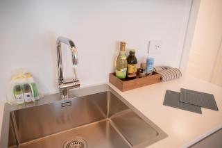 Romantic White Apartment - 5 Minutes from the Lake - 6