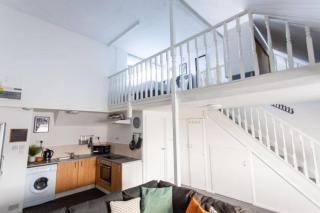 Loft Style Apartment w/ Parking, in Leigh-on-Sea - Southend-on-Sea - 2