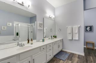 Beautiful Modern Vista Cay Condo, Near Parks-2011 - 2