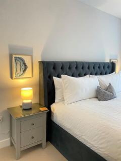 Modern Southampton City Centre Apartment with Superking Bed - Sleeps up to 4 - 0