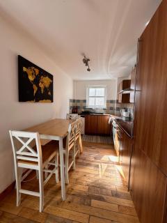 City centre apartment next to Bus and Train Station - 6
