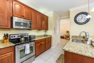 Gorgeous 3 Bed Lakeview, Vista Cay - 1010 - 7