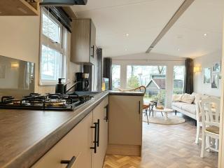 Chalet 531a op Recreatiepark De Wielen - 5