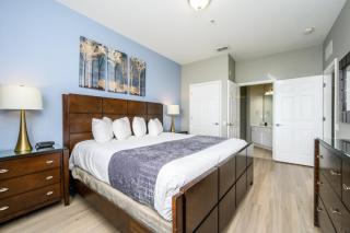 Epic Universe Beautiful Lakeview Condo, Vista Cay Orlando - 3013 - 1