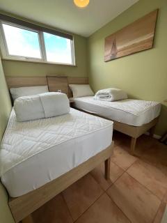 226, Sundowner Holiday Park, Hemsby - Two bed detached chalet, sleeps four, bed linen and towels included plus free WiFi - Pets welcome - 6