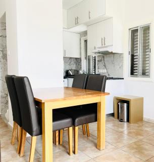 Cosy Sunny One Bedroom Apartment - 9