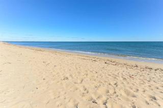 Adorable Cape beach house.3 min walk to beach! Renovated - Mashpee - 7