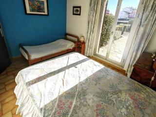 Superbe T2 avec piscine, parking, animaux admis à 30m de la mer - FR-1-607-94 - 1