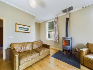 Mourne Mountain Bliss, Rostrevor 4BR Cottage with Patio & BBQ ideal for a relaxing getaway - 6