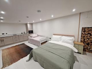 Garden Apartment, sleeps 4 - Leighton Buzzard - 8