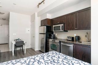 Luxury Suites Steps to CN Tower - Lock in 4 Weeks Enjoy Half OFF - 2