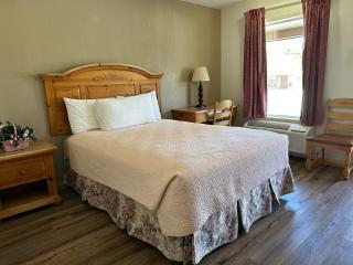 Sunset Inn and Suites - Fredericksburg - 4