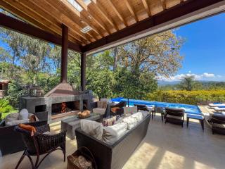 Vista al Nevado: Exceptional Home in Avandaro - Valle de Bravo - 0