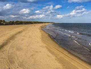 CaravanSleeps8-FirePlace-PetsOk-Golf-Gym-Pool - Skegness - 5