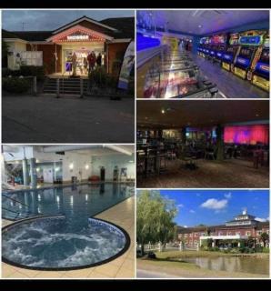 CaravanSleeps8-FirePlace-PetsOk-Golf-Gym-Pool - Skegness - 4