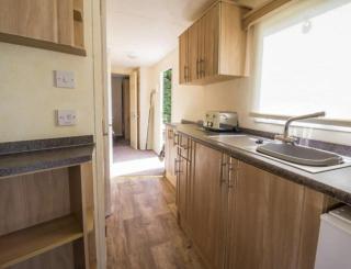 CaravanSleeps8-FirePlace-PetsOk-Golf-Gym-Pool - Skegness - 3