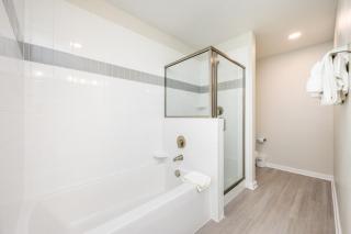 Top Floor Modern Vista Cay Reserve Condo - 5004 - 2