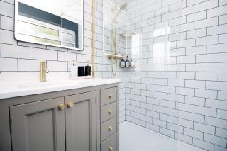 Modern 3BR Bath Home, Sleeps 5, Driveway Parking, Families & Contractors - 2