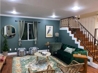 Big & Cozy Duplex Home - 0