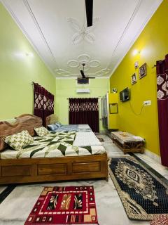 Shyam Homestay-Front faimly Room With Private Bathroom - 6