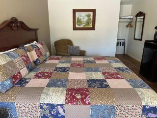 Sunset Inn and Suites - Fredericksburg - 8