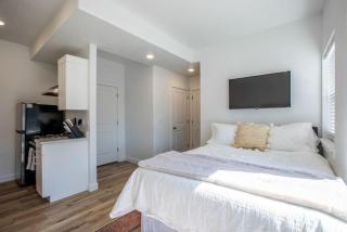 The Studio at 642 - 6