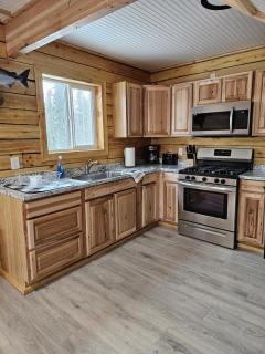 Red Salmon Retreat, Cabin 8 at Lower Kenai Lodge - Kenai - 5